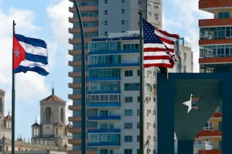 Logotipo y oficinas del gobierno del Condado de Miami-Dade.