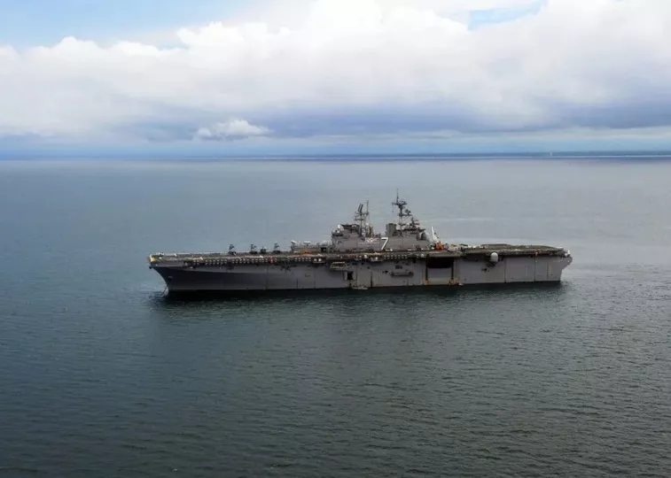 Embarcación rápida en el mar durante un operativo de intercepción.