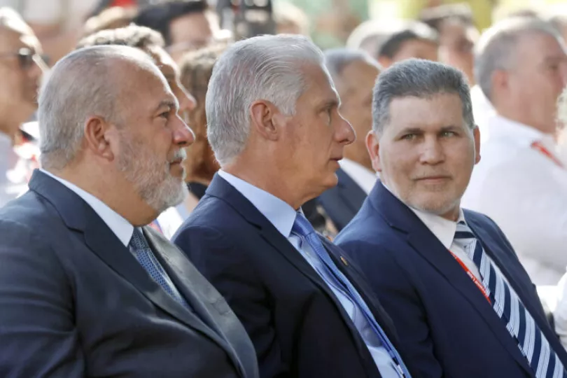 El presidente Miguel Díaz-Canel junto al primer ministro Manuel Marrero y el titular de Comercio Exterior, Óscar Pérez-Oliva Fraga, en la inauguración de la Feria Internacional de La Habana.