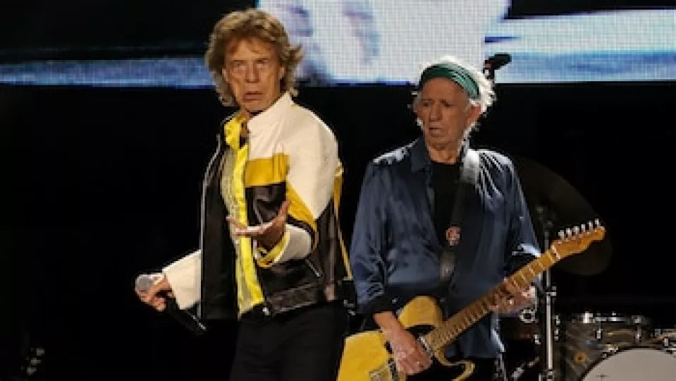 Integrantes de la banda de rock The Rolling Stones en una de sus presentaciones en vivo.