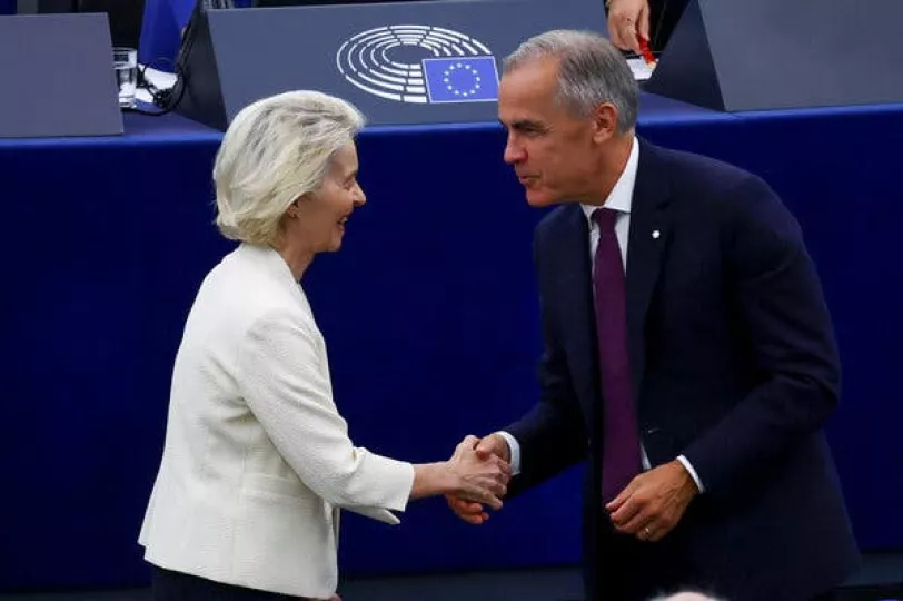 Ursula von der Leyen y Mark Carney durante un evento en Estrasburgo tras el anuncio de una nueva asociación.