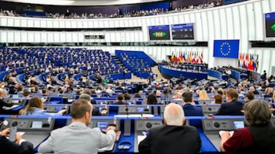 Sede del Parlamento Europeo en Estrasburgo durante una sesión parlamentaria.