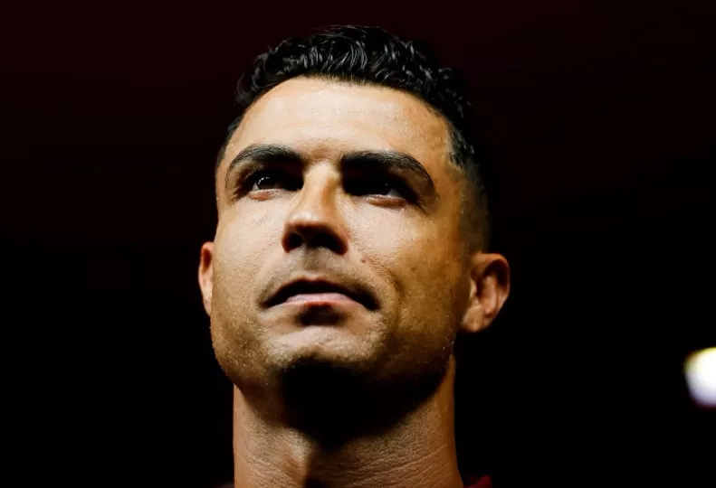 Cristiano Ronaldo vistiendo la indumentaria de la selección de Portugal.