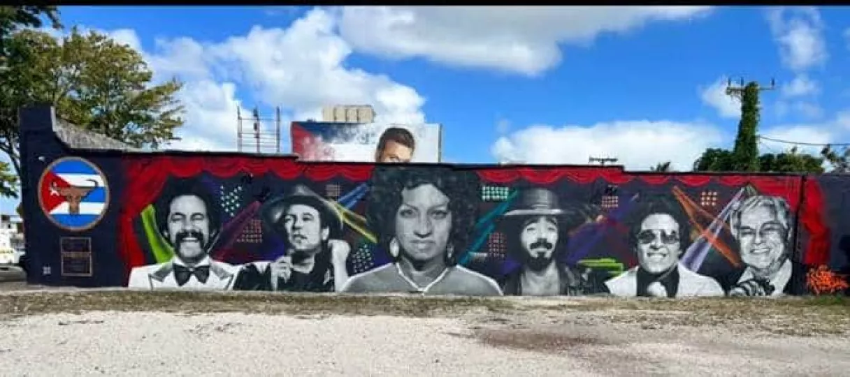 Vista de la pared en la Calle 8 de Miami donde anteriormente se encontraba el mural dedicado a leyendas de la salsa.