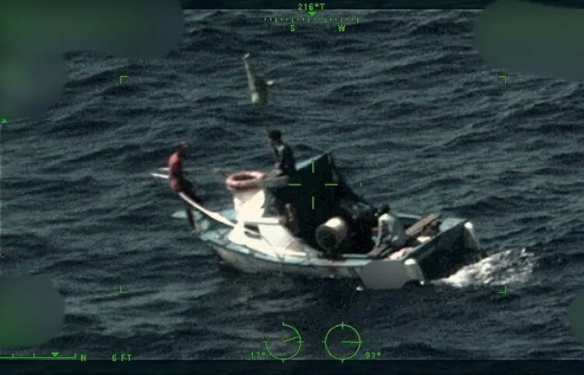Embarcación pesquera cubana interceptada por la Guardia Costera de los Estados Unidos en aguas del estrecho de Florida.