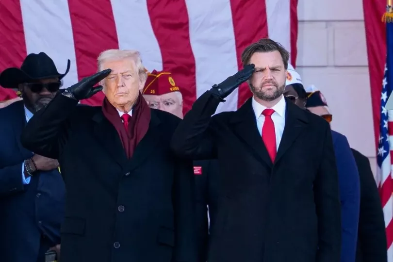 JD Vance durante una intervención pública en un contexto electoral.