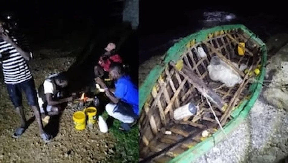 Embarcación precaria encallada en la costa tras el rescate de los pescadores haitianos.