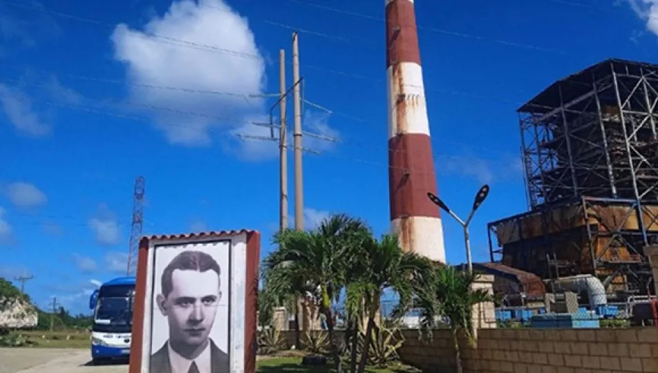 Vista exterior de la planta termoeléctrica Antonio Guiteras en Cuba.