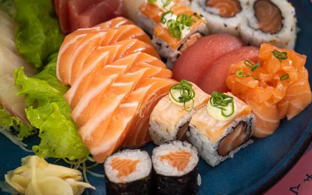 Aunque normalmente se asocia con pescados y mariscos, también pueden llevar verduras o huevos, incluso cualquier otro acompañante. 