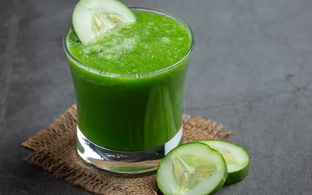 Entre las propiedades de esta verdura resalta su aporte en fibras, pequeñas cantidades de vitamina C, provitamina A y de vitamina E. 