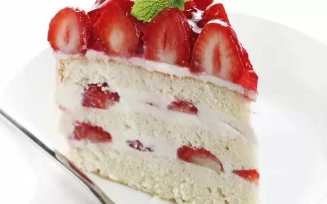 Este pastel de fresa se convertirá en tu postre favorito 