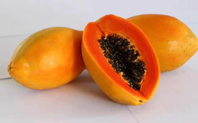 Fruta bomba o papaya: una fruta muy conocida y saludable en todo el mundo
