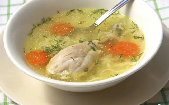 caldo casero de pollo