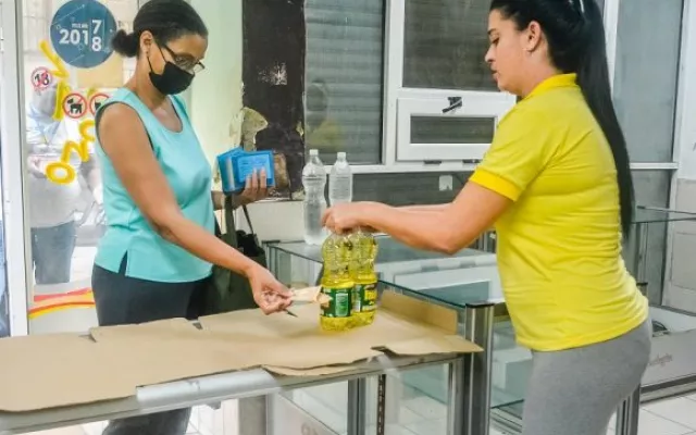 Esta regulación busca frenar el incremento sustancial de los precios que ha afectado a estos productos básicos.