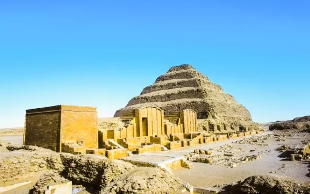 Pirámide escalonada de Saqqara