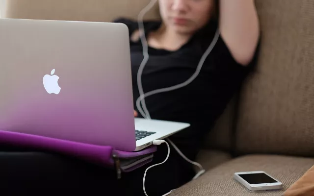 Apple celular laptop