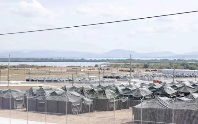 Tiendas de campaña erigidas para migrantes detenidos en la Estación Naval de la Bahía de Guantánamo, el 21 de febrero de 2025