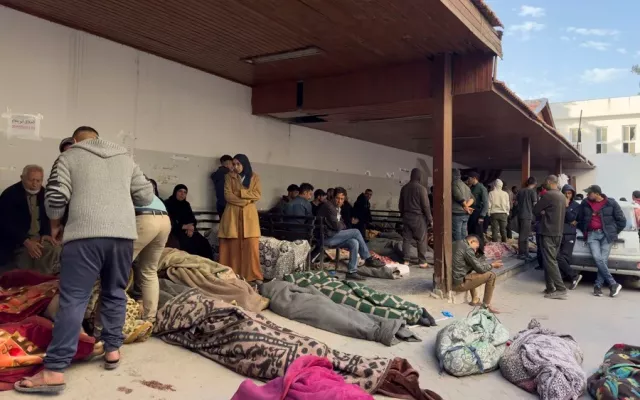 Heridos en el hospital Alahli en Ciudad de Gaza, al norte de la Franja, tras bombardeos israelíes.