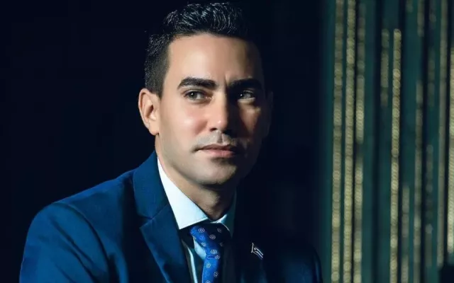 El periodista Mario Pentón es conocido por tratar a través de sus redes sociales los temas de inmigración 