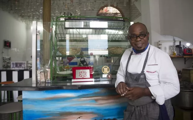 El primer chef cubano en ganar una estrella Michelin Alberto González