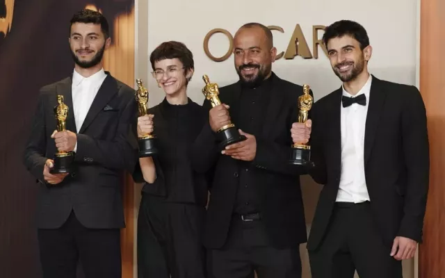 Cineasta ganador del Oscar por documental sobre Palestina fue golpeado y apresado por Israel