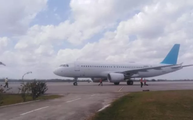 Llega nuevo vuelo con migrantes cubanos deportados de Estados Unidos