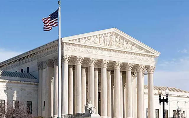 Corte Suprema bloquea intento de Trump de usar la Ley de Enemigos Extranjeros para deportaciones