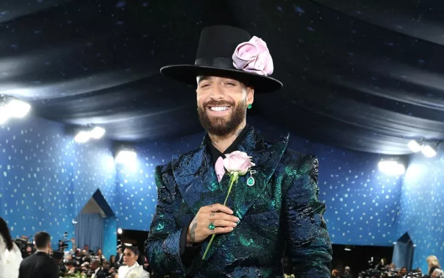 Estos artistas latinos conquistaron la MET Gala 2025 con sus looks