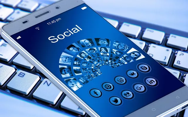 España, Francia y Grecia se unen para fijar edad mínima de acceso a redes sociales en la UE
