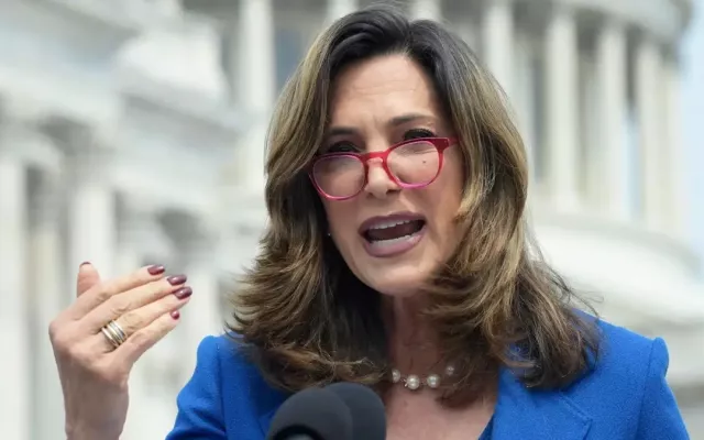 La congresista María Elvira Salazar se ha pronunciado contra la ofensiva migratoria de Trump.