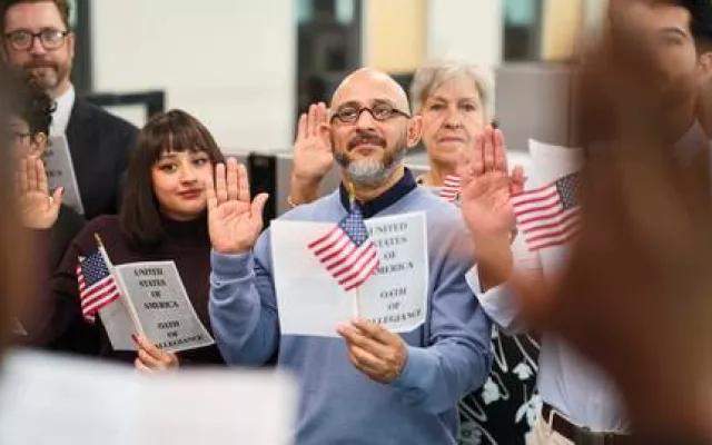 USCIS cambió sus políticas para la revisión del formulario N-648 por orden de Trump.
