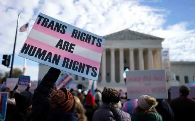 Hasta un tercio de los menores trans intentan suicidarse a lo largo de un año escolar.