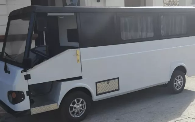 Del ensamblaje de coches fúnebres eléctricos y otras novedades del transporte en La Habana