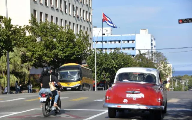 Crearán vías exclusivas para motos y bicicletas en calles de La Habana