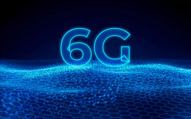 China vuelve a situarse a la cabeza en el desarrollo de tecnologías de comunicación. Un equipo de la Universidad de Pekín y la City University de Hong Kong anunció la creación del primer chip 6G universal, capaz de operar en todas las frecuencias y en cualquier tipo de dispositivo.