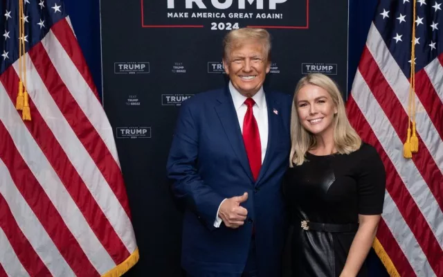El presidente estadounidense, Donald Trump, y Karoline Leavitt, portavoz de la Casa Blanca. 
