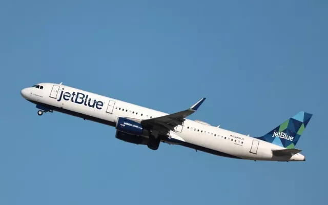 El vuelo 1112 de JetBlue, procedente de Curazao y con destino al aeropuerto JFK de Nueva York, se vio obligado a interrumpir su ascenso para evitar una colisión con una aeronave de la Fuerza Aérea de EE.UU. 