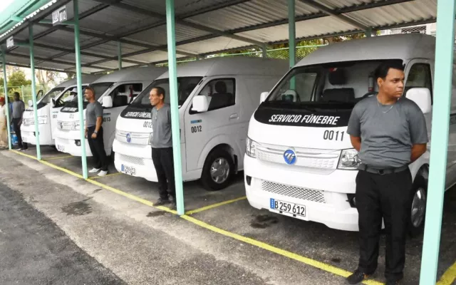 Recientemente, se incorporaron 15 vehículos eléctricos a los servicios funerarios de La Habana.