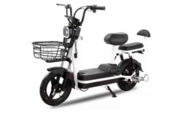 El uso de las bicimotos se ha vuelto bastante común en Cuba.