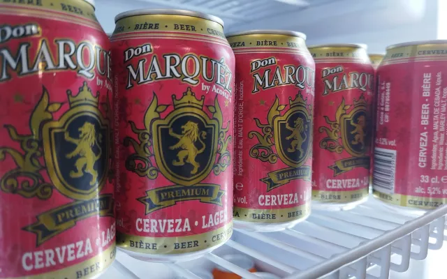 La medida, recogida en la Resolución 56/2026, establece un gravamen de 0,30 dólares por litro para varias bebidas alcohólicas importadas.