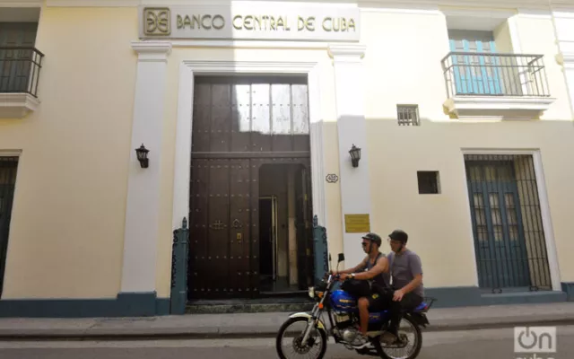 Banco Central de Cuba. Foto: Otmaro Rodríguez / Archivo de OnCuba News