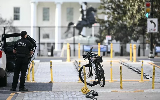 Un miembro del Servicio Secreto de EEUU, en los exteriores de la Casa Blanca. Foto: Brendan Smialowski