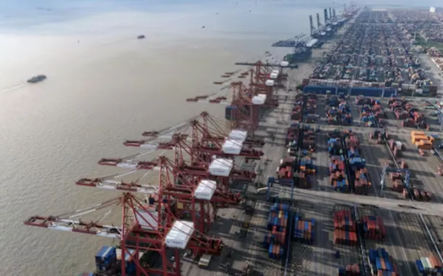 La reacción de Pekín llega después de que el Representante de Comercio estadounidense, Jamieson Greer, confirmara que la revisión seguirá adelante (Foto tomada de Bloomberg).