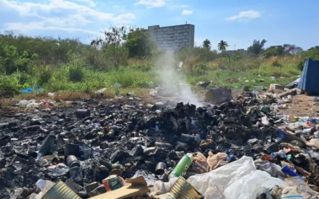 La quema de basura se ha vuelto un fenómeno creciente en la sociedad cubana actual.