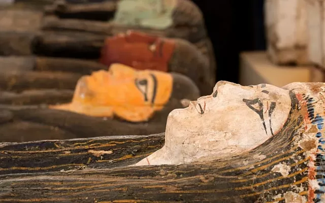 Unos arqueólogos españoles hallan en Egipto una momia con un fragmento de la 'Ilíada' en su interior