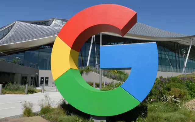 Google ha presentado una serie de herramientas para YouTube y el asistente de inteligencia artificial (IA) Gemini con el objetivo de crear hábitos saludables en los usuarios, ya sea para proteger a los menores o velar por la salud mental.