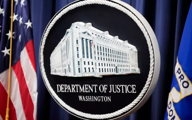 El Departamento de Justicia de Estados Unidos impulsa una nueva estrategia para acelerar la desnaturalización en casos de presunto fraude migratorio