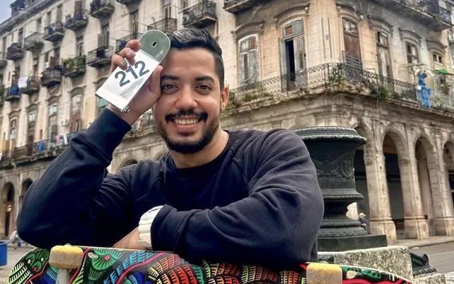 El influencer cubano Danilo Serrano, mayormente conocido en el mundo de la belleza y los cosméticos.