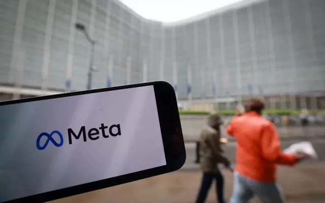 Imagen conceptual de la aplicación WhatsApp, en el contexto de las regulaciones de la Comisión Europea sobre la inteligencia artificial y Meta.