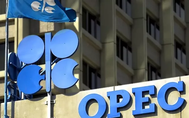 Imagen de barriles de petróleo en un contexto económico.